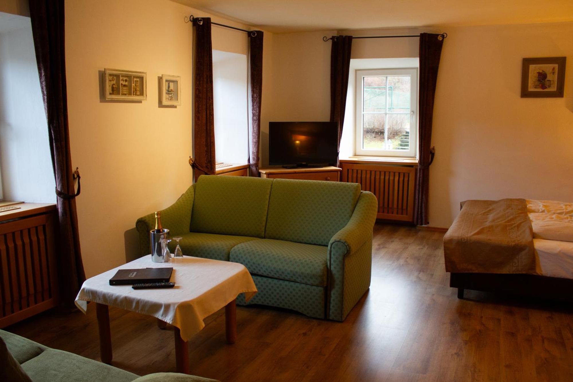 Hotel Gasthof Stranachwirt Санкт-Михель  Экстерьер фото